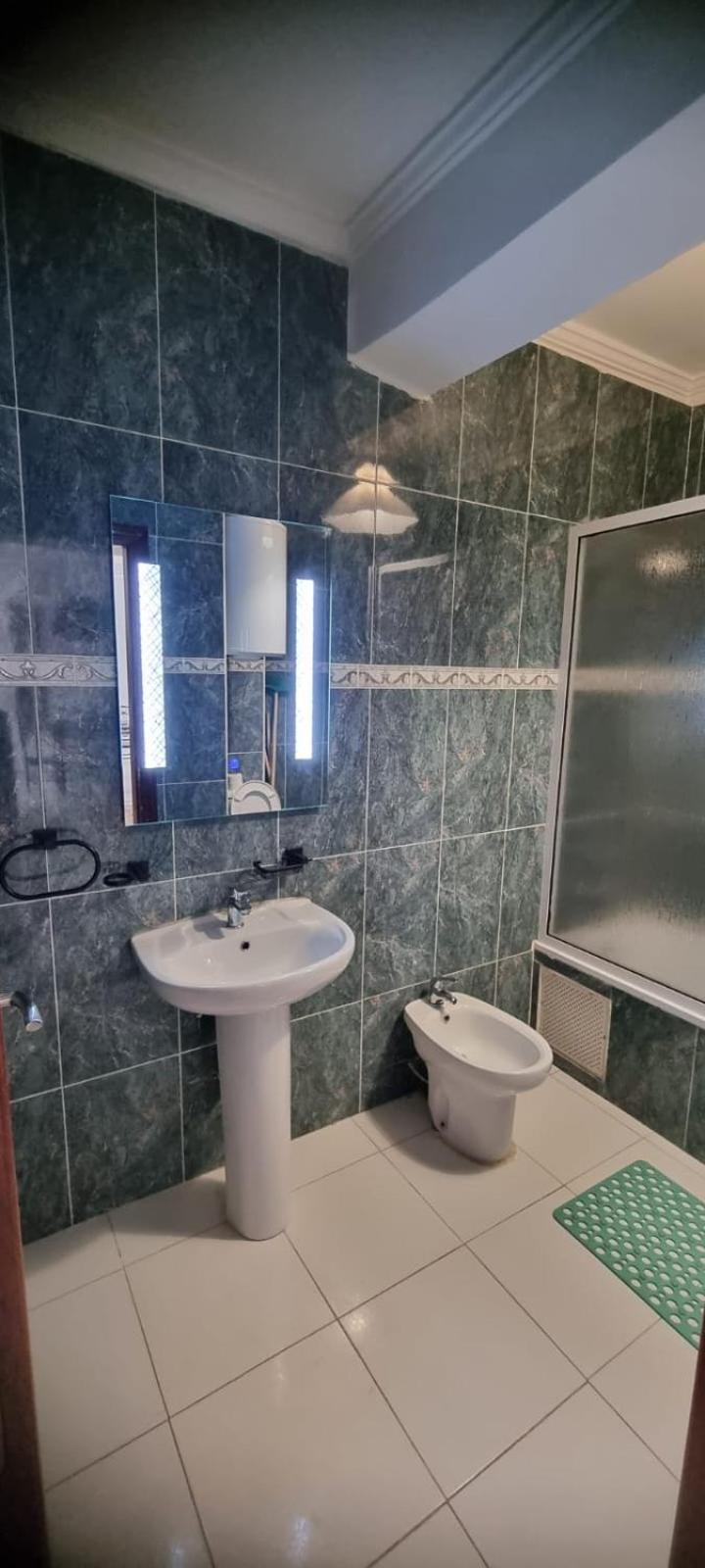 Lovely Apartment Near All Amenities Apartment *